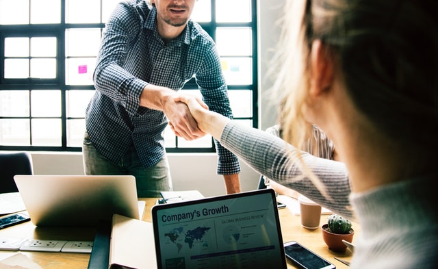 Course Library Thumbs-Performance Reviews Employees Guide
